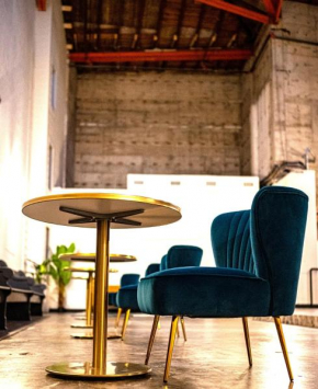 UNIQUE & HISTORIC LOFT- 2bd 2bth Sleeps 6
